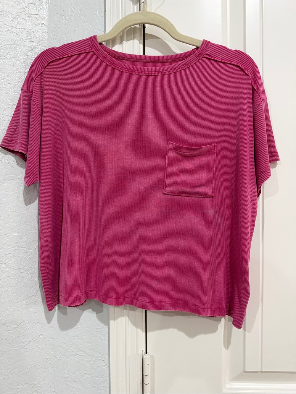 American Eagle Outfitters Fuchsia Ribbed Pocket Tee